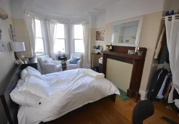 2512 Windsor St. bedroom