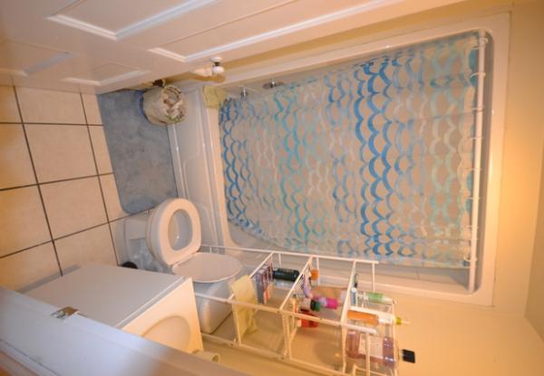 1955 Vernon Street bathroom